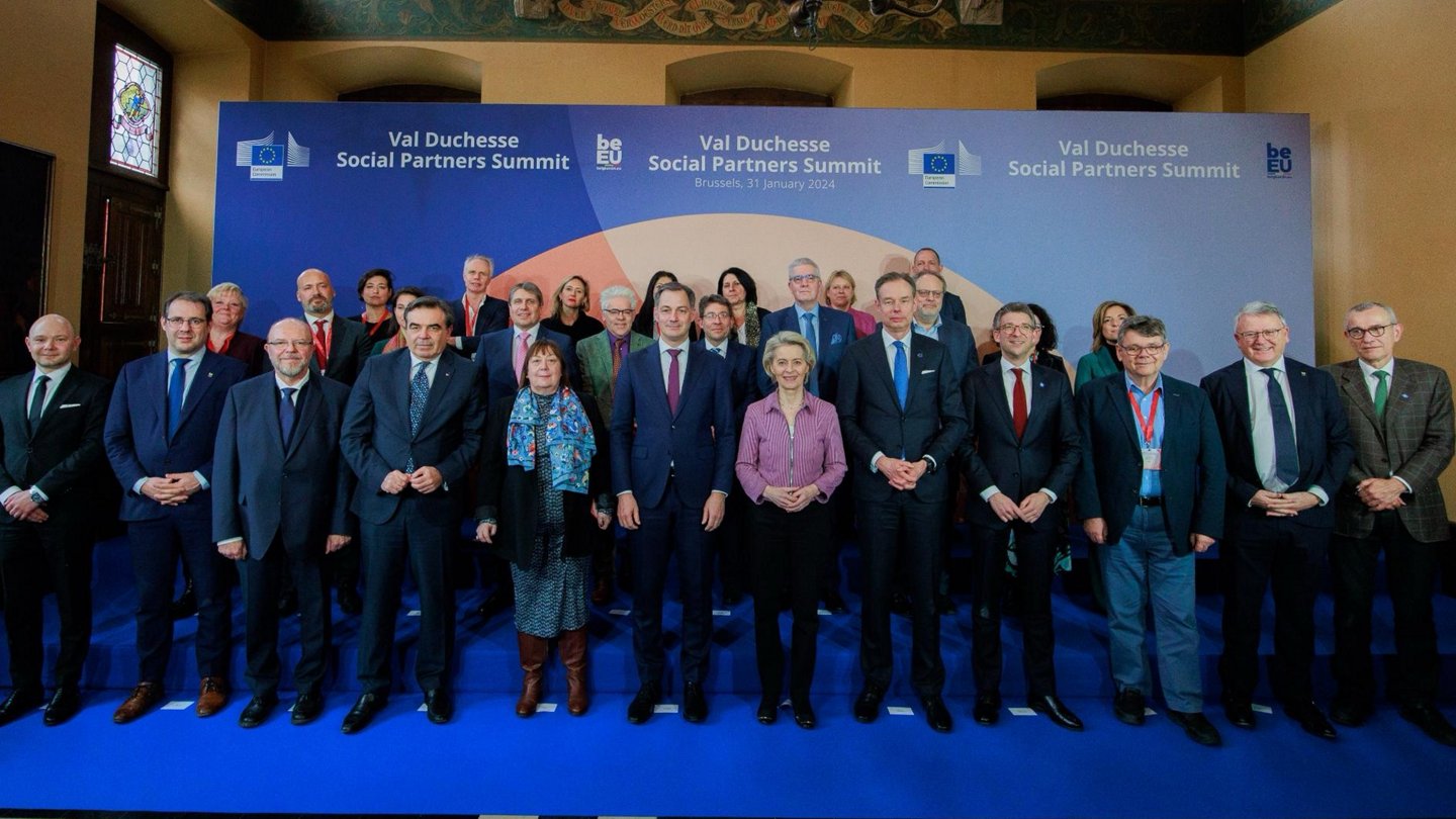 Gruppenfoto beim Sozialpartnergipfel der EU in Val Duchesse 2024