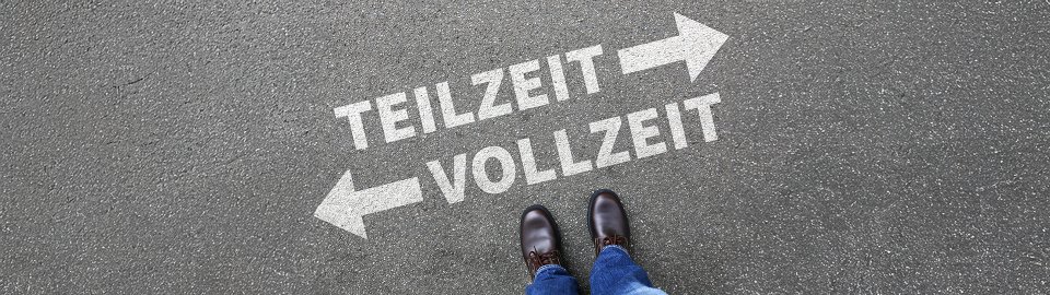 Pfeile am Boden mit der Schrift Teilzeit und Vollzeit