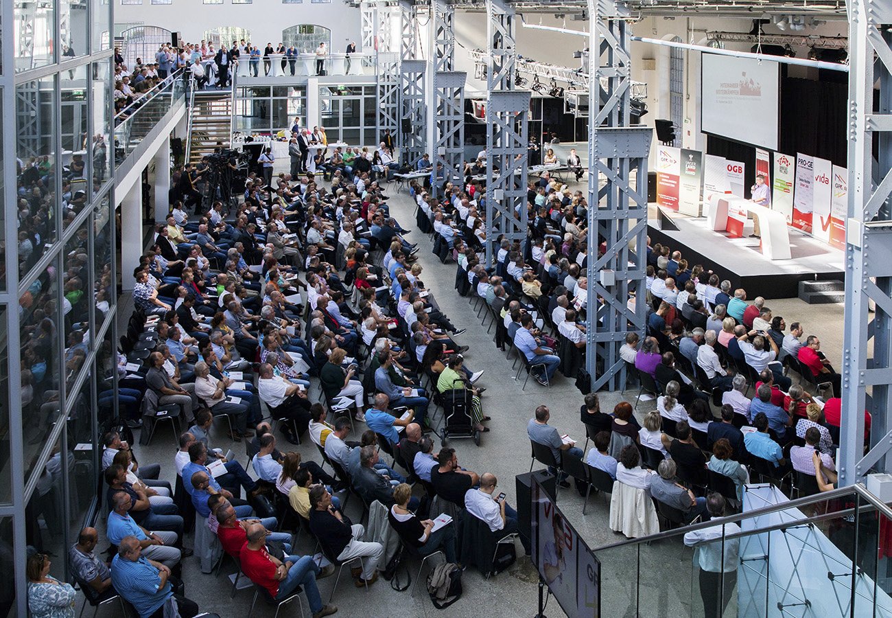 Konferenz der Kollektivvertrags- Verhandler:innen im Jahr 2018. Rauf mit den Löhnen!