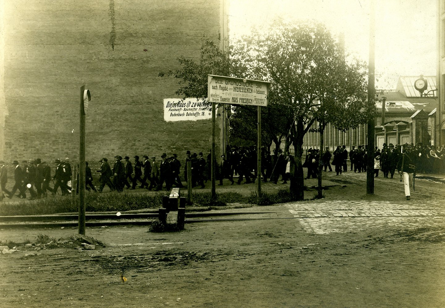 Im Jahr 1912 reiste Anna Boschek zu den Bergmannwerken in Rosenbach, um für die Gewerkschaft zu werben.