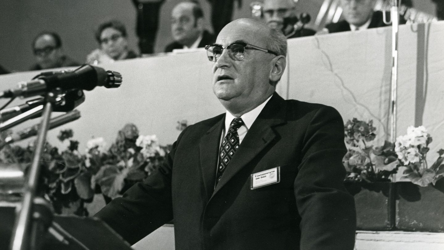 ÖGB-Präsident Anton Benya spricht beim 7. ÖGB-Bundeskongress im September 1971