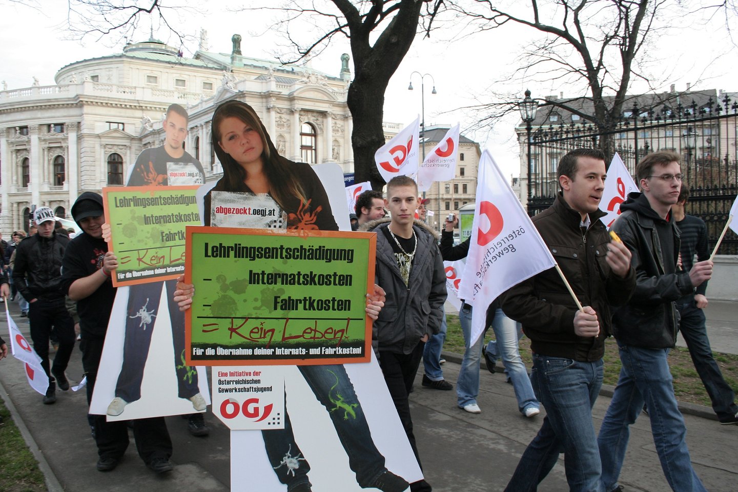 Nach 30 Jahren Kampf war es so weit. Die Berufsschüler:innen müssen die Internatskosten nicht mehr selbst bezahlen. Hier Demonstration im Februar 2008