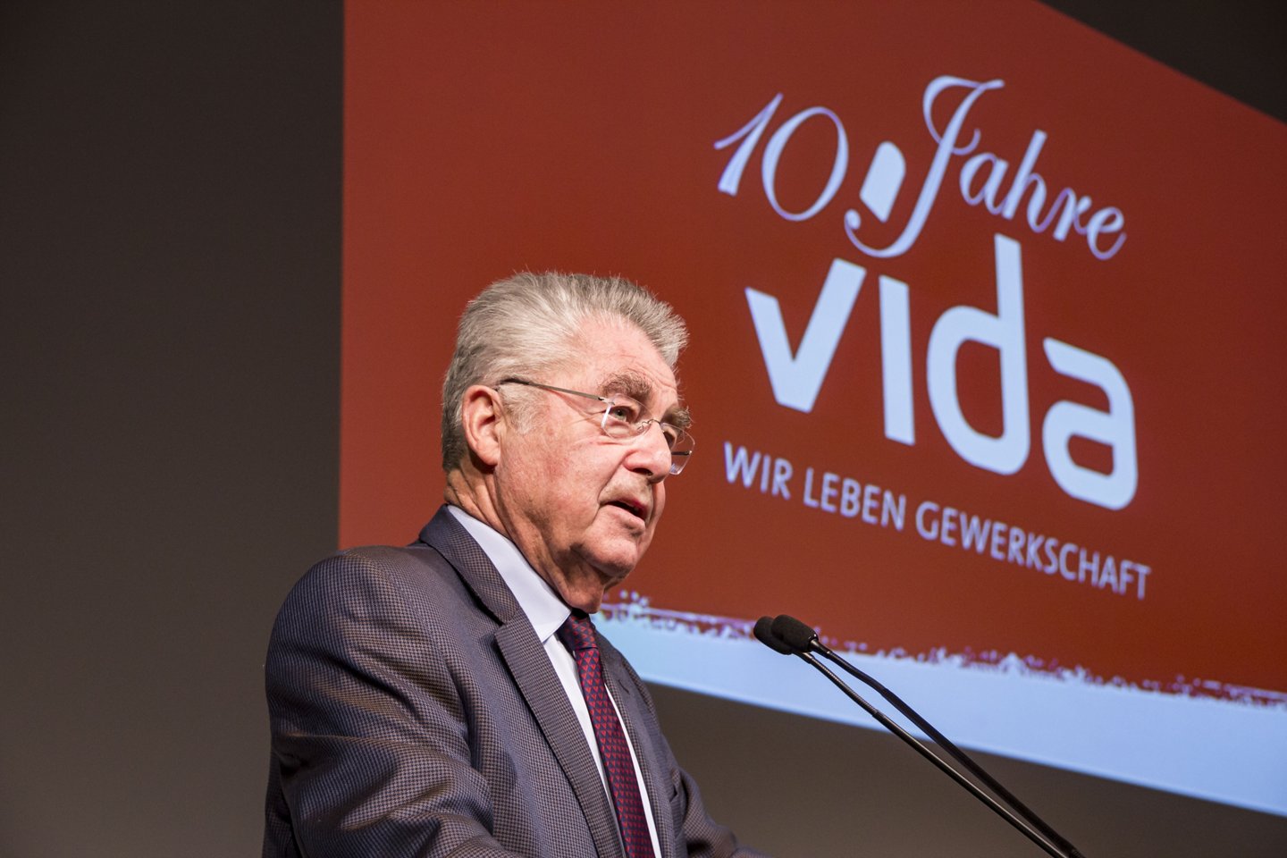 Der ehemalige Bundespräsident Heinz Fischer als Festredner bei der 10-Jahre-vida-Feier.