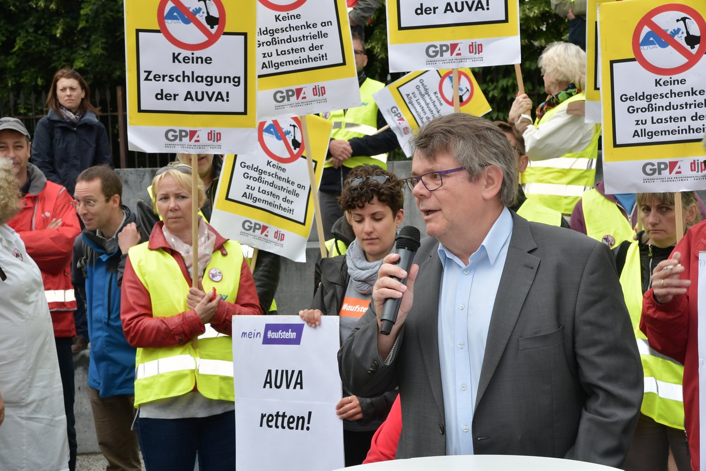 Im Mai 2018 hielt der spätere ÖGB-Präsident Wolfgang Katzian bei einer Demonstration eine flammende Rede gegen die Zerschlagung der AUVA