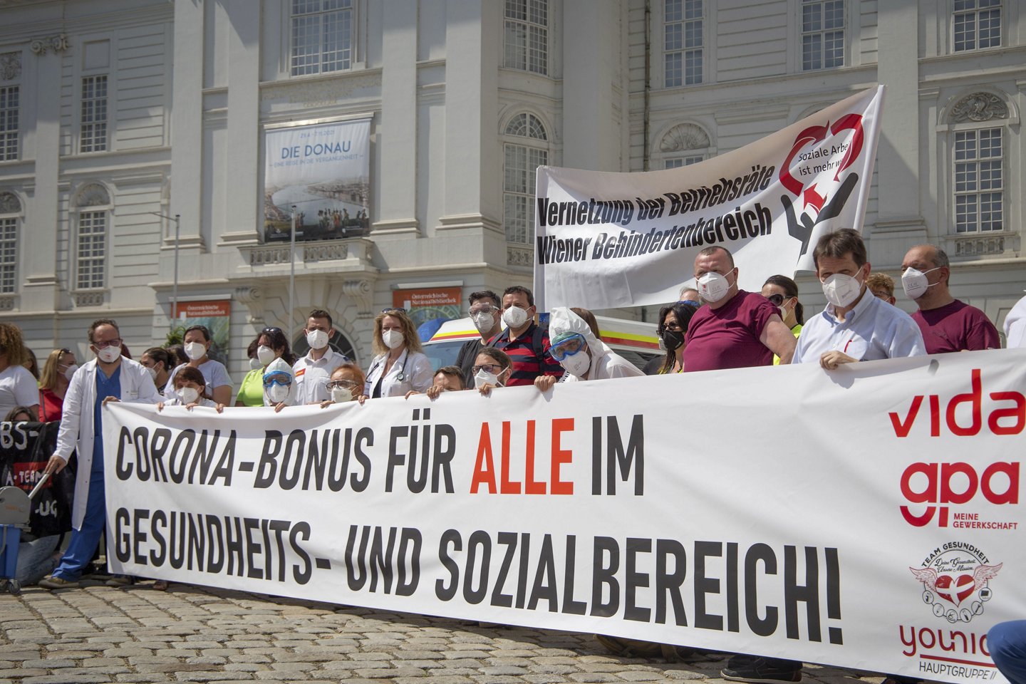 Die von der Regierung angekündigte Corona-Prämie sollten nicht alle erhalten. Die Gewerkschaften protestierten dagegen