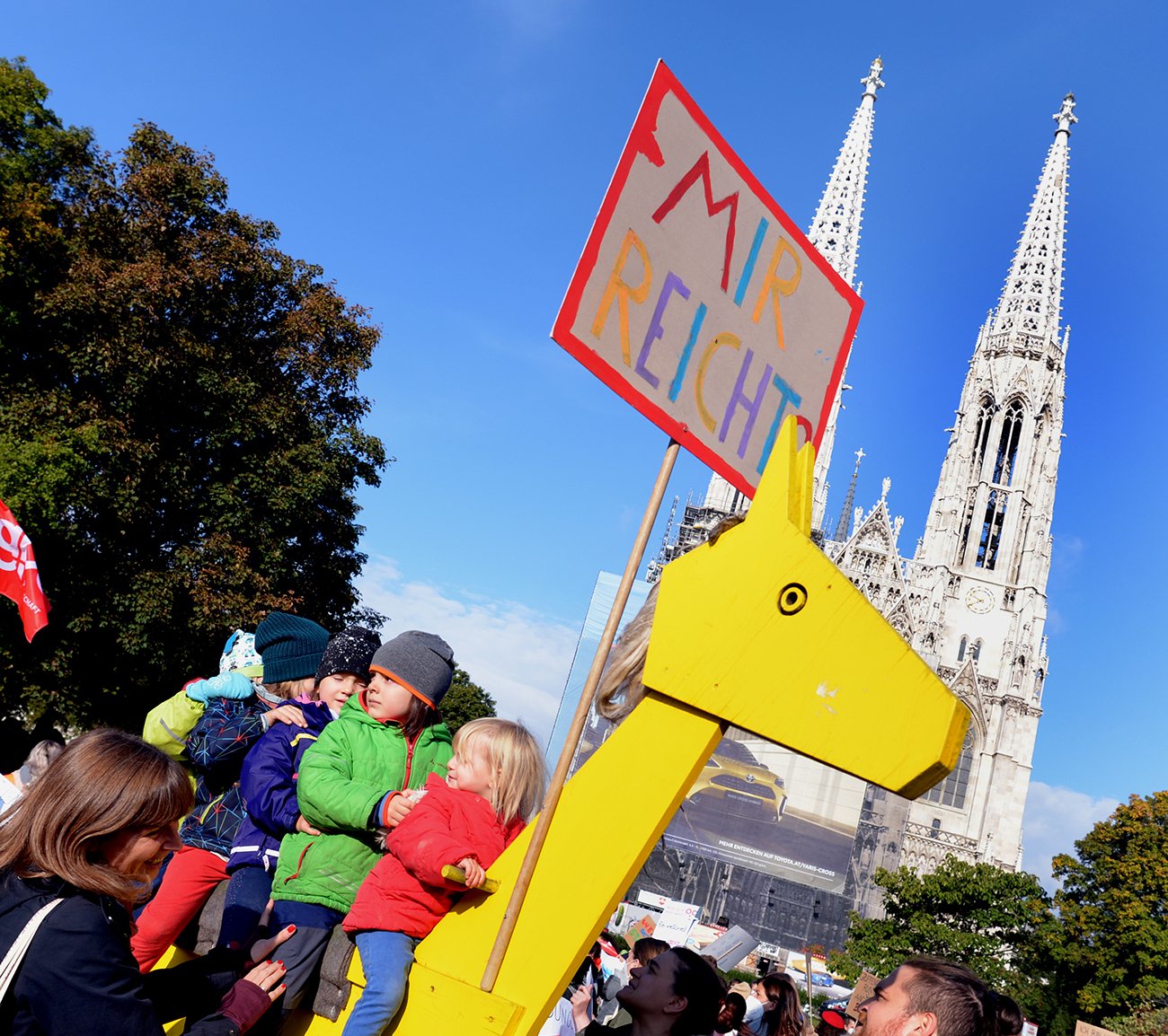 Download von www.picturedesk.com am 07.09.2023 (14:44). ABD0058_20211012 - WIEN - Ã STERREICH: Eine Betriebsversammlung der KindergartentrÃ¤gerorganisationen vida und GPA fÃ¼r bessere Arbeits-Rahmenbedingungen "Es reicht!" am Dienstag, 12. Oktober 2021 in Wien. - FOTO: APA/HERBERT PFARRHOFER - 20211012_PD2539 - Rechteinfo: Rights Managed (RM)