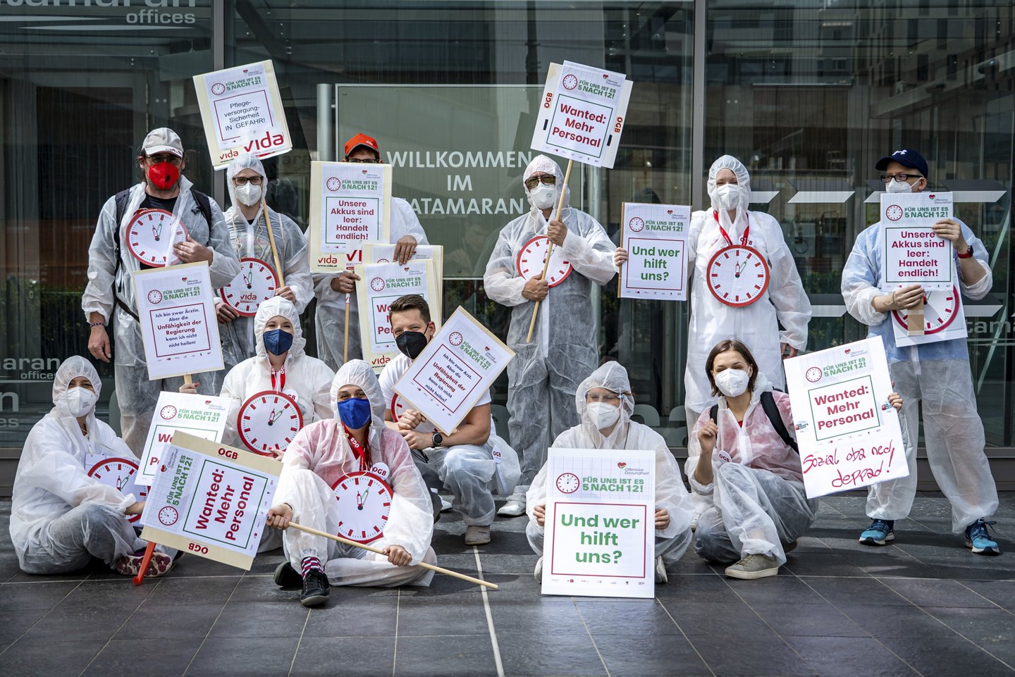 Die „Offensive Gesundheit“ rief im Jahr 2022 zu mehreren Demonstrationen für Verbesserungen in der Pflege auf. Hier Demonstration am Tag der Pflege, 12.. Mai 2022, in Wien