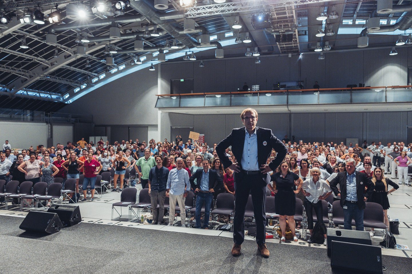 Rund 700 Teilnehmende bei der Betriebsversammlung des Med Campus in Linz forderten am 21. Juni 2022 mehr Personal. 