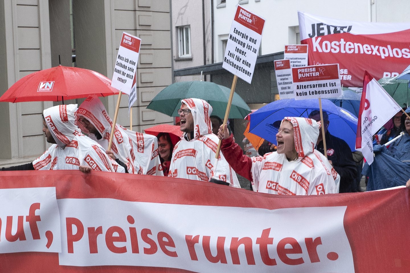 Am 17. September 2022 gingen in ganz Österreich rund 32.600 Menschen auf die Straße, um für Maßnahmen gegen die Teuerung zu demonstrieren. Hier in Vorarlberg.