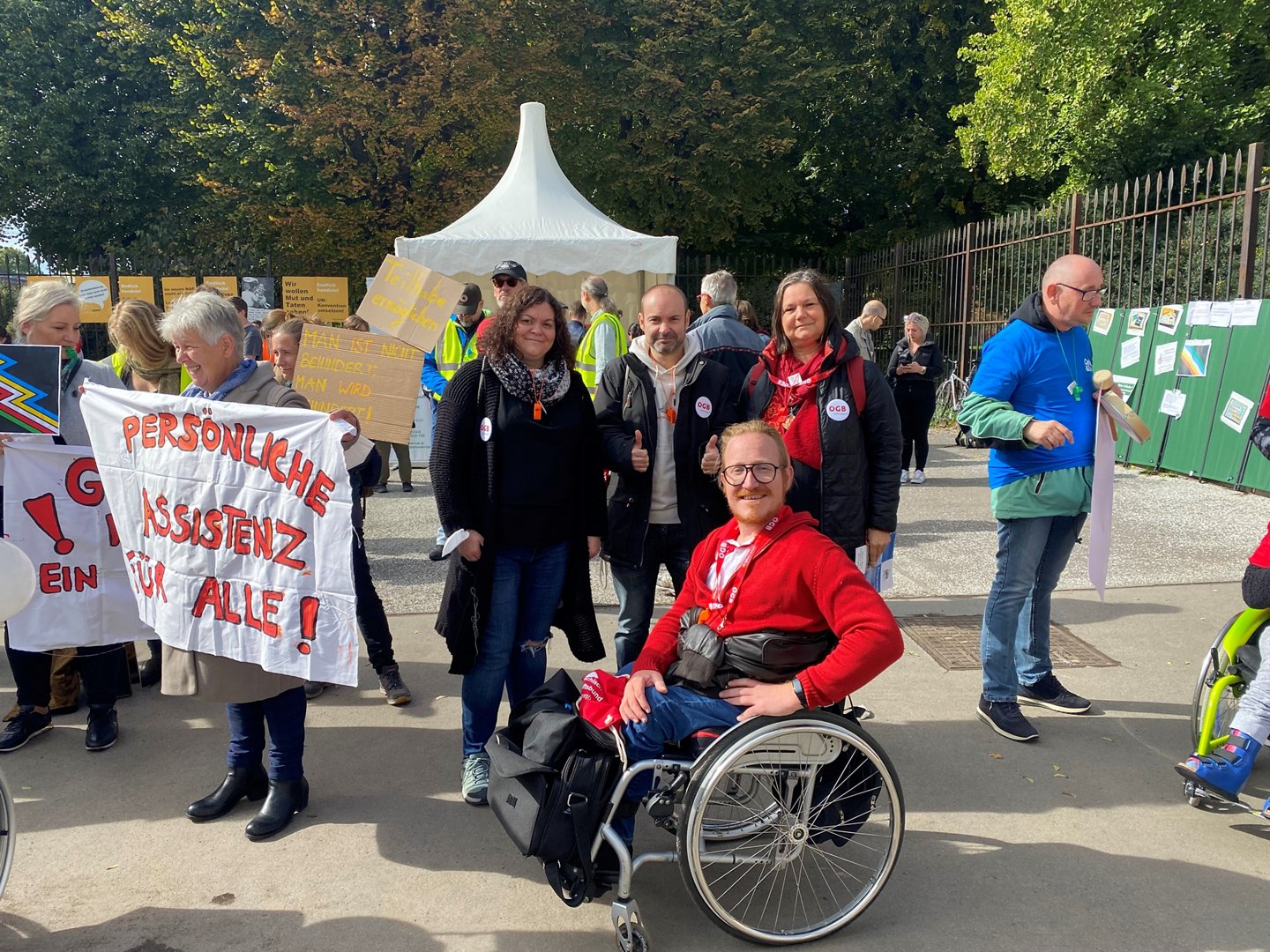 Inklusionsdemonstration am 28. September 2022, mit dabei Patrick Berger, Leiter des Chancen-Nutzen-Büros und seine KollegInnen