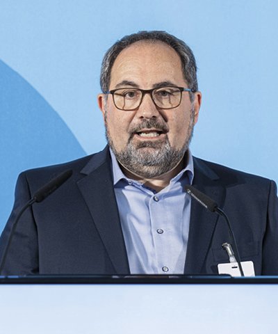 Portraitfoto Hans Pflügl