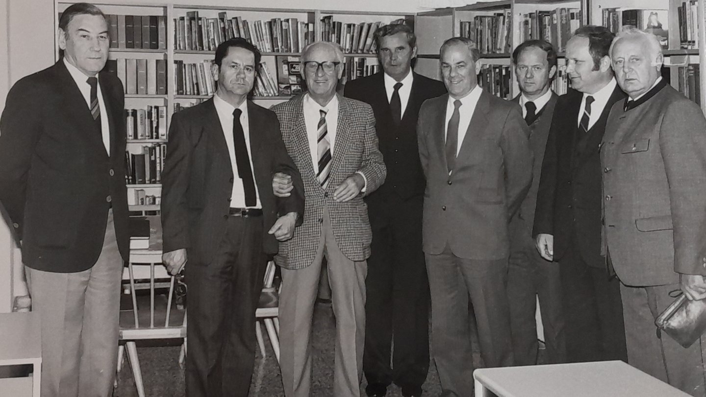 Franz Immervoll und Johann Darnhofer in der Gewerkschaftsbibliothek im AK- und ÖGB-Haus in Weiz, 1980