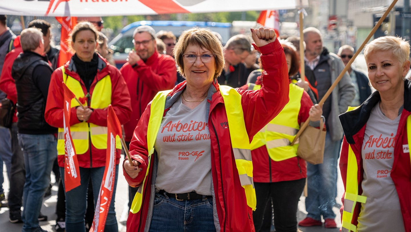 Am 1. Mai 2023 demonstrierte auch die ehemalige Betriebsratsvorsitzende bei Opel, Renate Blauensteiner