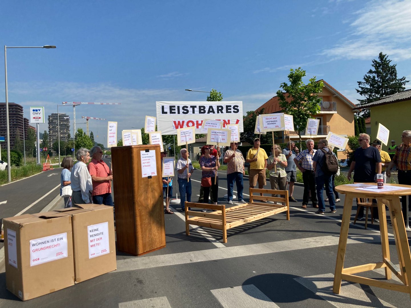 ÖGB-Pensionisten sperren Straße und fordern Maßnahmen gegen die Teuerung © ÖGB Steiermark