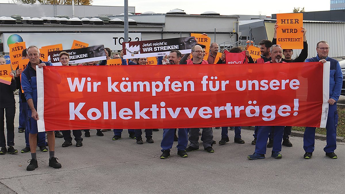 Protestierende Beschäftigte machen Druck bei Kollektivvertragsverhandlungen