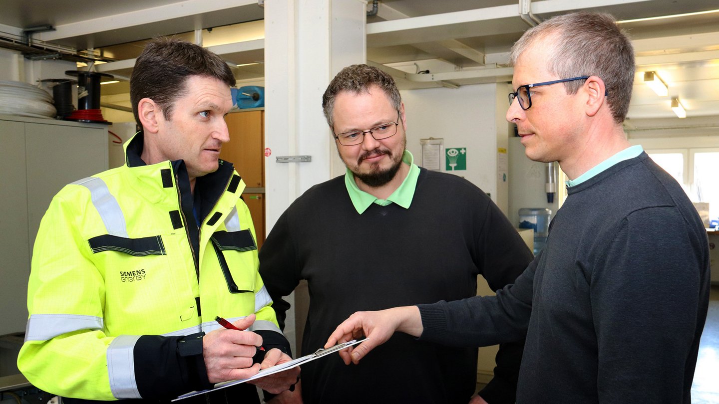 Das Betriebsratsteam rund um Michael Oppenberger (rechts im Bild) kümmert sich um die Anliegen der Mitarbeiter:innen.