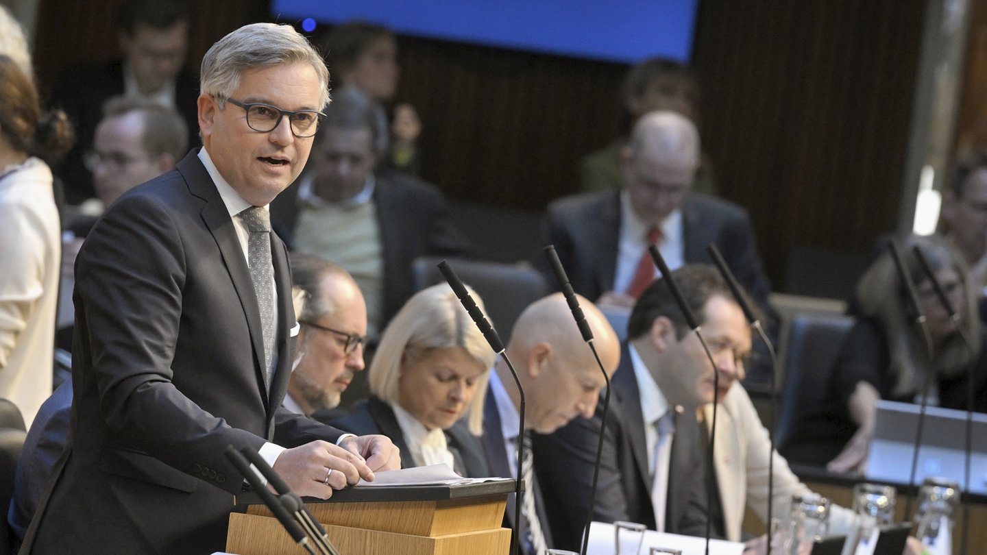 Finanzminister Magnus Brunner stellt das Budget für 2024 vor
