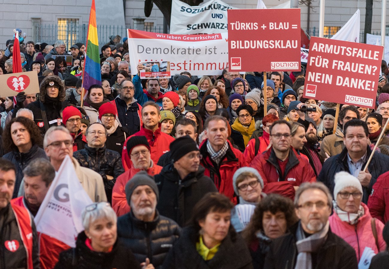 Download von www.picturedesk.com am 07.09.2023 (14:57). ABD0106_20171123 - LINZ - Ã STERREICH: Eine Kundgebung der Gewerkschaft younion, Gewerkschaft vida, GPA-djp OÃ  gegen KindergartengebÃ¼hren am Donnerstag, 23. November 2017, in Linz. - FOTO: APA/FOTOKERSCHI.AT/KERSCHBAUMMAYR - 20171123_PD4046 - Rechteinfo: Rights Managed (RM)