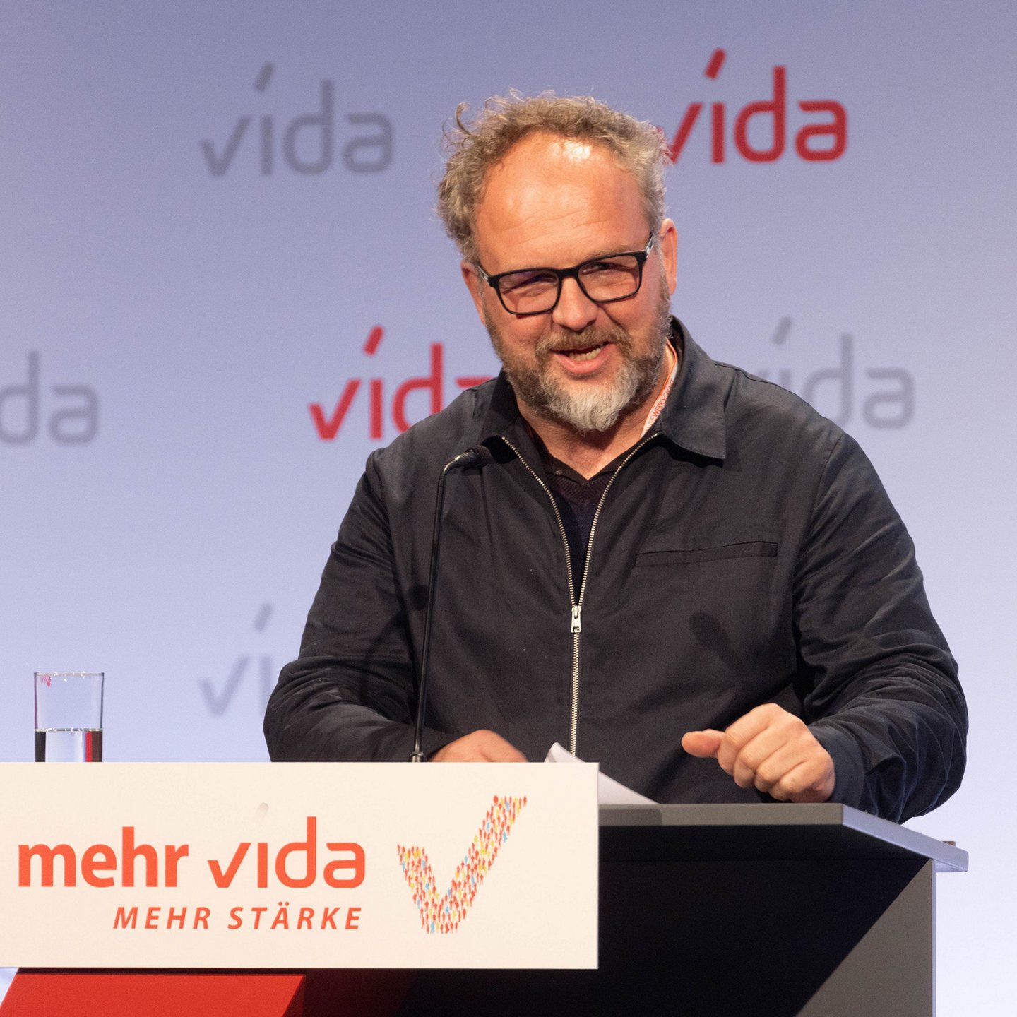 Harald Steer at the lectern