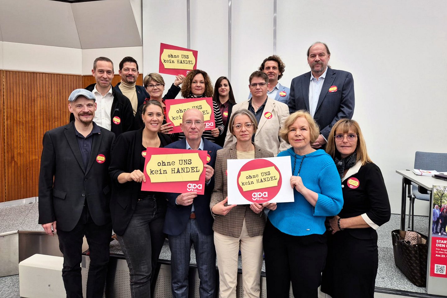 Der Wiener Landesausschuss- und Bundesauschussvorsitzende Koll. Martin Müllauer mit dem Wiener Team bei den Kollektivvertragsverhandlungen.