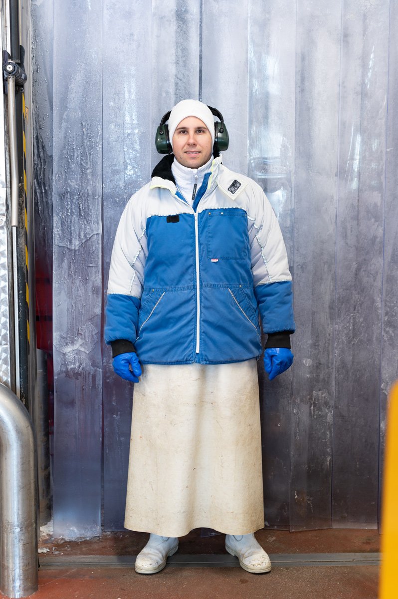 15 Minuten bei minus 27 Grad, dann gibt es eine Aufwärmpause. Die Ausrüstung dazu kommt vom Arbeitgeber – Ausnahme: die Unterhose. 