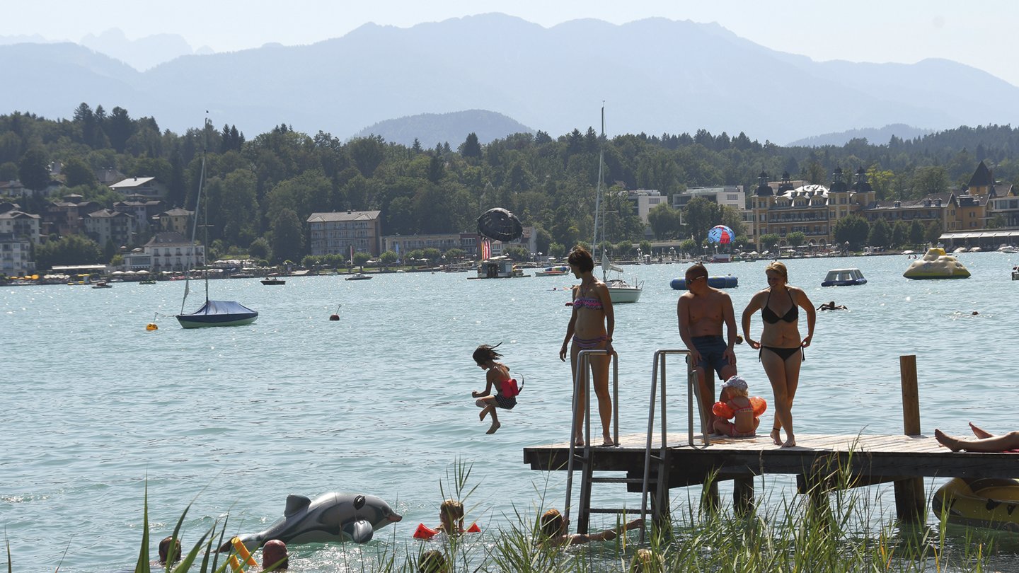 Badesteg in der Ferienanlage Velden