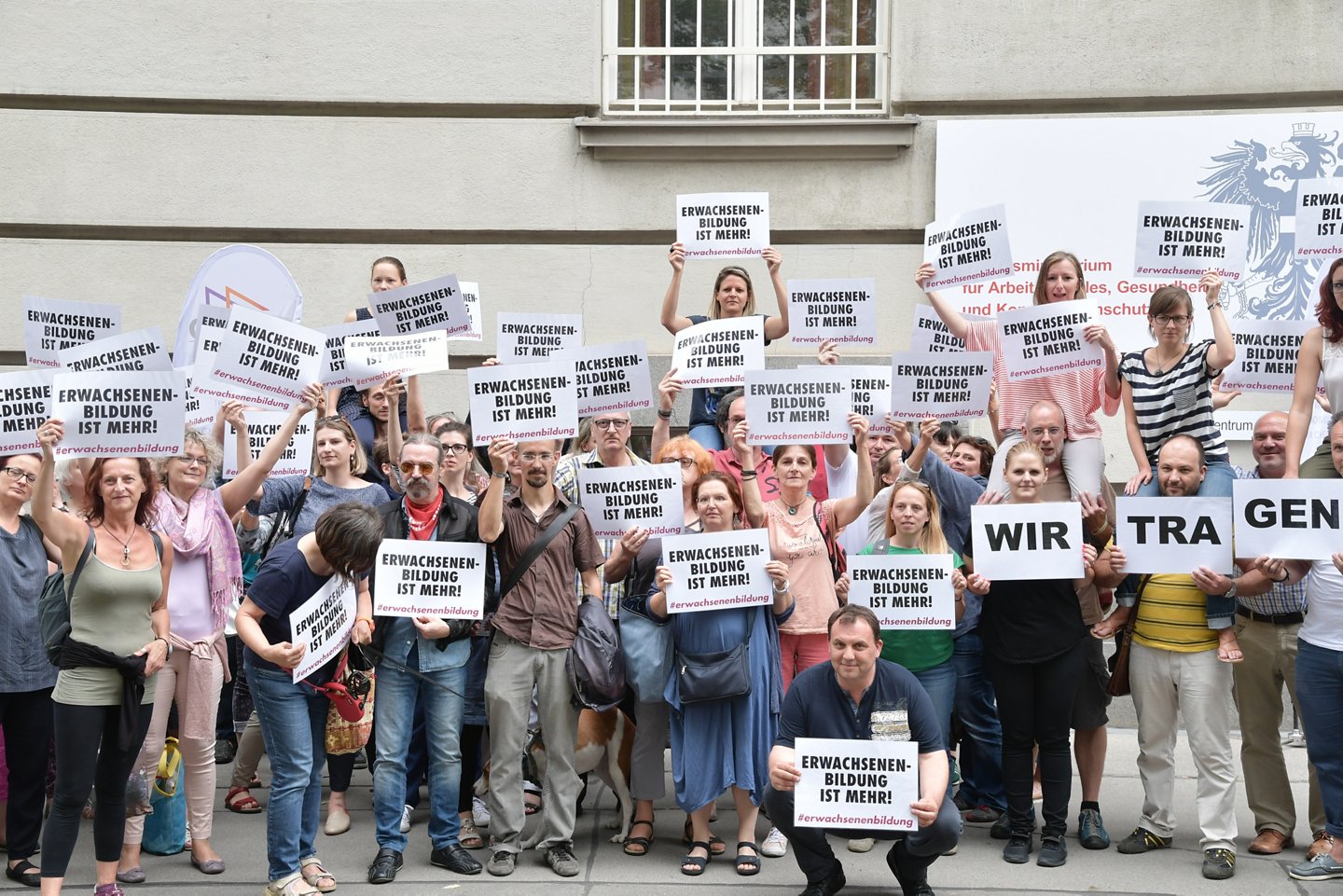 Am 7. Juni 2018 zeigten die Beschäftigten in der Erwachsenenbildung ihren Unmut über geplante Kürzungen