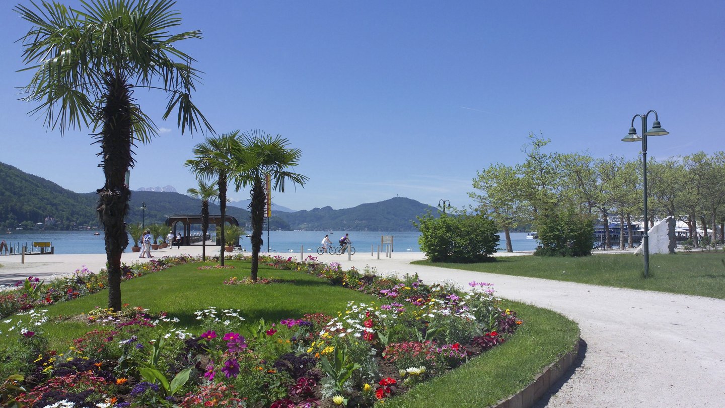 Seepromenade am Wörthersee im Frühling