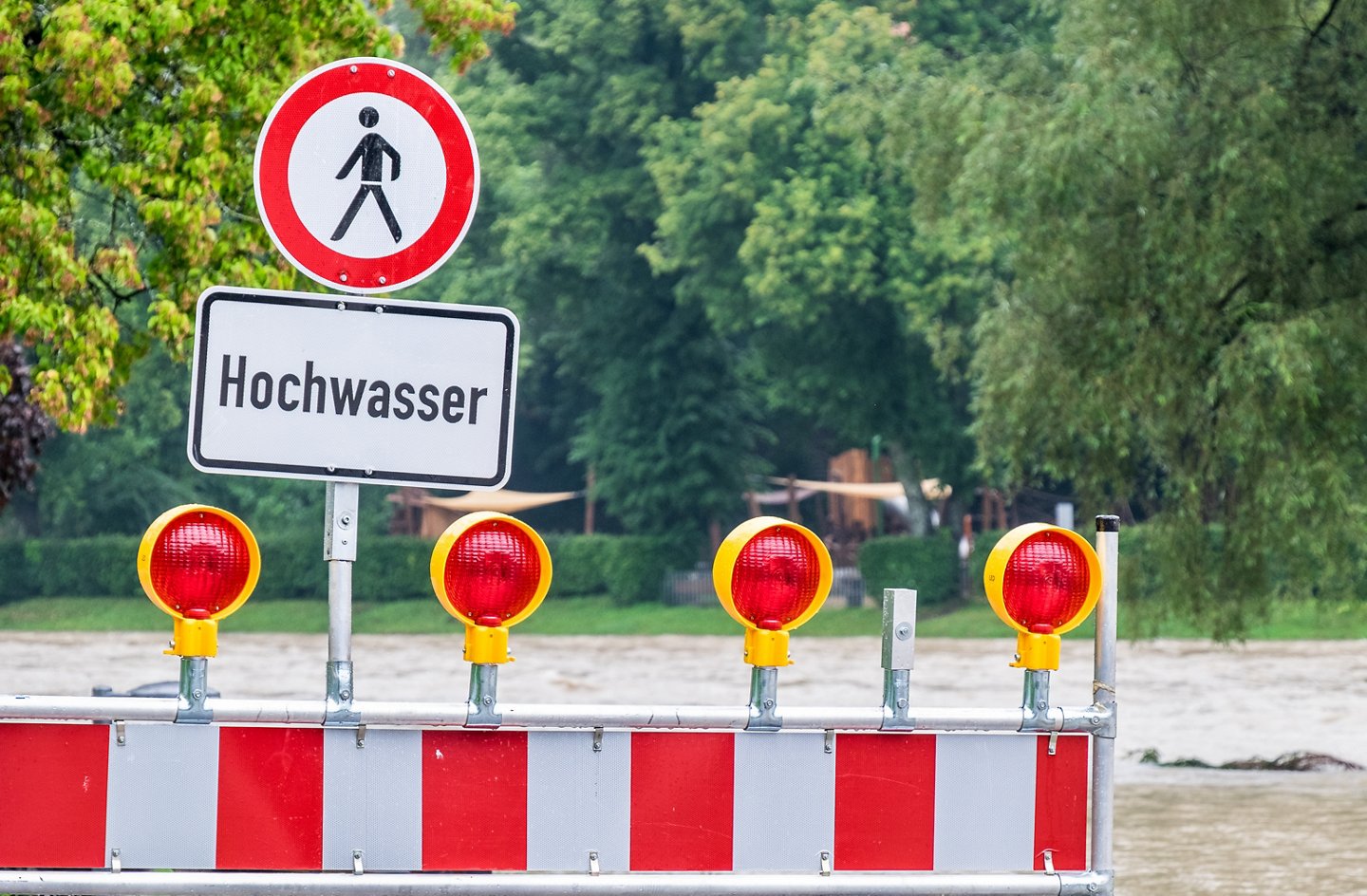 Hochwasser Warnschild