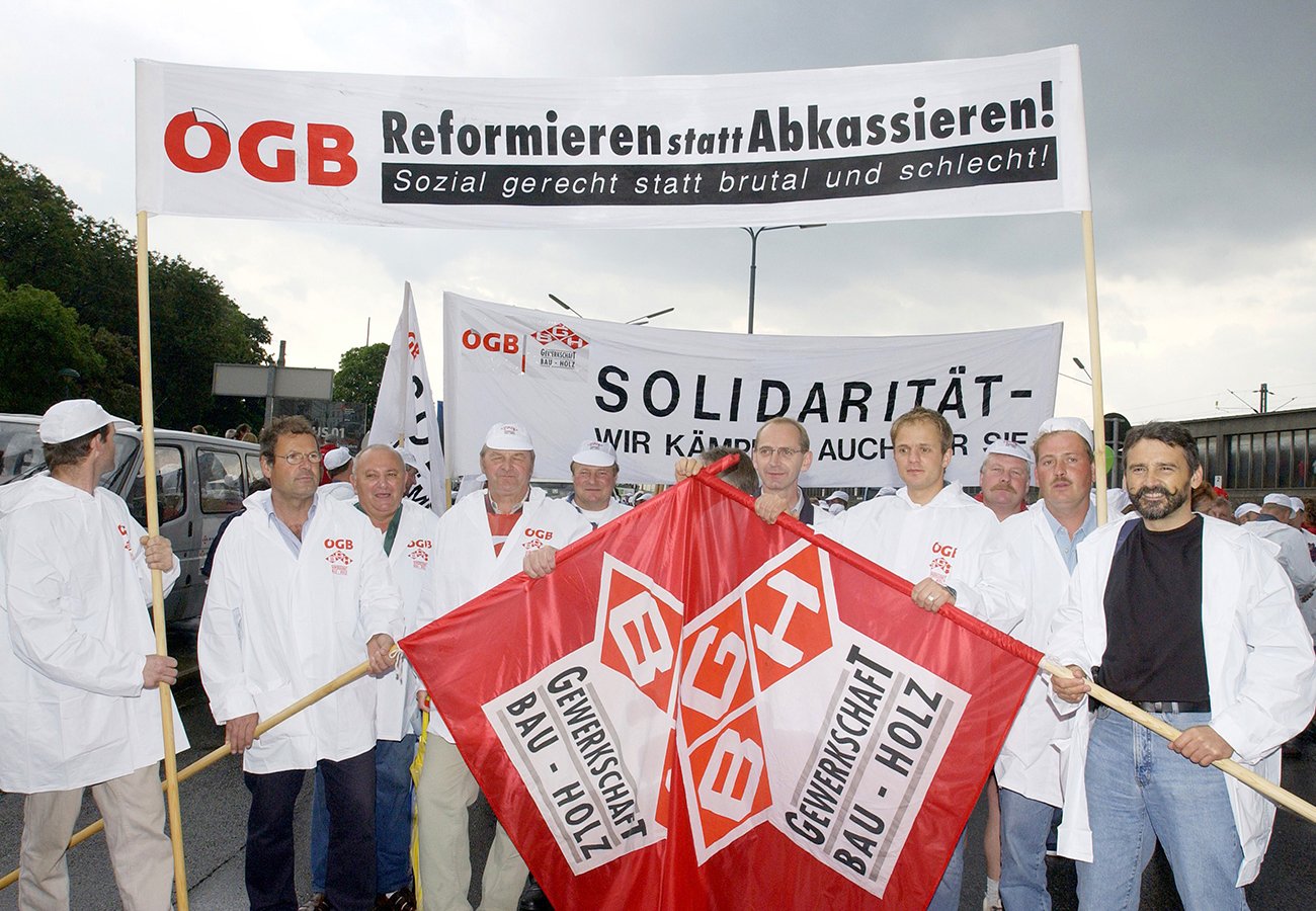 Faire Löhne und bessere Arbeitsbedingungen stehen in der Geschichte der Gewerkschaft Bau- Holz und ihrer Vorläuferorganisationen immer im Vordergrund.