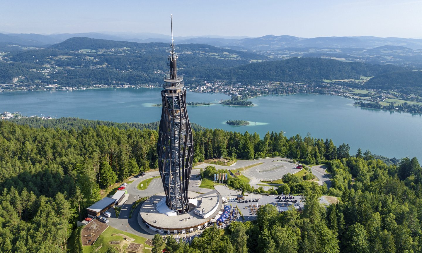 Drohnenfoto Pyramidenkogel mit Aussicht auf den Wörthersee